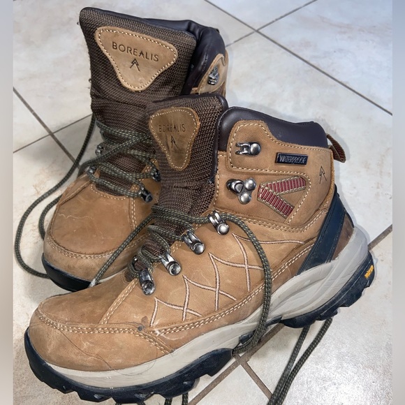 Shoes - Hiking boots Borealis Women’s Size 7 Vibram Waterproof